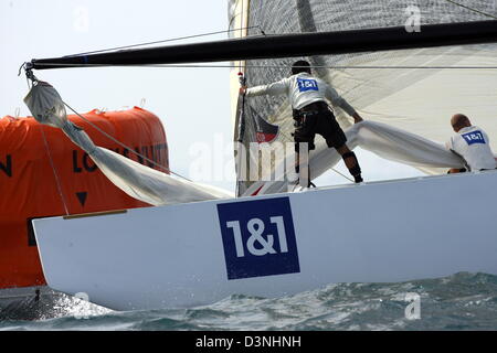 Bateau Allemand GER 72 voiles près de Valence, en Espagne, le mardi, 16 mai 2006. Le dernier jour de la conférence préparatoire à l'courses avait commencé avec la dixième défaite pour l'équipe de l'Allemagne. Après seulement deux victoires en neuf courses skipper Jesper Bank et son équipage a perdu la course contre l'équipe italienne  +39 Challenge 38 secondes en arrière et tomba à la position 11 (sur 12 partants) avant la course finale. Photo : Maurizio Gambarini Banque D'Images