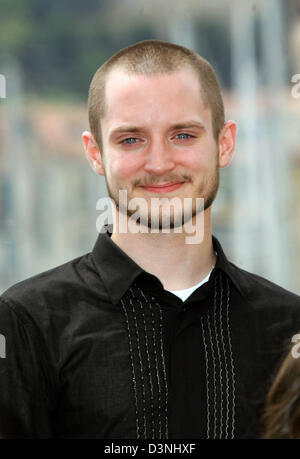 US-l'acteur américain Elijah Wood pose devant les photographes lors du photocall de son film "Paris Je t'aime" au Palais des Festivals de Cannes, France, le jeudi 18 mai 2006. Photo : Hubert Boesl. Banque D'Images