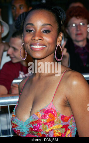 US-actrice Anika Noni Rose fait peser sur le tapis rouge de la première de 'Dreamgirls' à l'hôtel Martinez à Cannes, France, le vendredi 19 mai 2006. L'occasion est le 59ème Festival de Cannes. Photo : Hubert Boesl. Banque D'Images