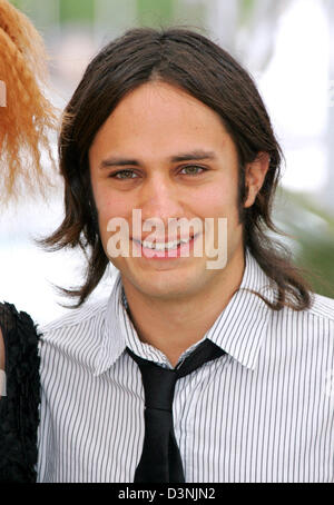 L'Acteur mexicain Gael Garcia Bernal pose pendant la photocall pour son film 'Babel' au Palais des Festival de Cannes, France, le mardi 23 mai 2006. Photo : Hubert Boesl Banque D'Images