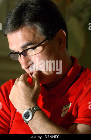 Branko Ivankovic, Iran's national soccer coach, photographié au cours d'une conférence de presse à Friedrichshafen, Allemagne, vendredi, 09 juin 2006. L'Iran jouera le Mexique le 11 juin à Nuremberg dans le groupe D de la Coupe du Monde de la FIFA 2006. Afp/PATRICK SEEGER  + + +(c) afp - Bildfunk + + + Banque D'Images