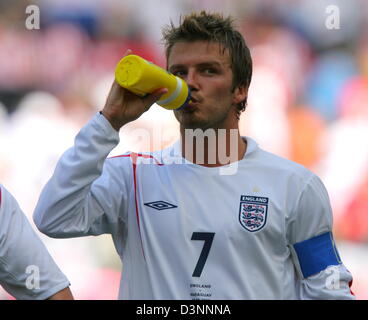 Angleterre David Beckham internationale des boissons dans la Coupe du Monde 2006 match du groupe B de l'Angleterre contre le Paraguay à Francfort, Allemagne, samedi, 10 juin 2006. Photo : Arne Dedert Banque D'Images