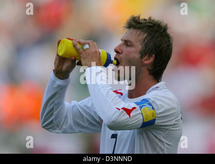 Angleterre David Beckham internationale des boissons dans la Coupe du Monde 2006 match du groupe B de l'Angleterre contre le Paraguay à Francfort, Allemagne, samedi, 10 juin 2006. Photo : Arne Dedert Banque D'Images