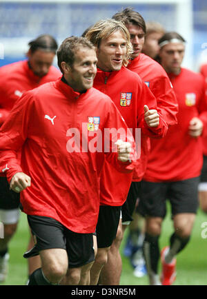 Joueur Tchèque Pavel Nedved (C) au cours d'un entraînement de l'équipe de football de la République tchèque à Hambourg, Allemagne, le mercredi 21 juin 2006. La République tchèque devra faire face à l'Italie dans leur troisième match de groupe de la Coupe du Monde de la FIFA à Hambourg le jeudi 22 juin. DPA/MAURIZIO GAMBARINI Banque D'Images