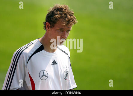 Gardien de but allemand Jens Lehmann en photo pendant la séance d'entraînement de l'équipe de Berlin, Allemagne, vendredi 07 juillet 2006. L'équipe nationale de football allemande se prépare pour la Coupe du Monde 2006 match 3ème place l'Allemagne contre le Portugal à Stuttgart le samedi, 08 juillet 2006. Afp/MICHAEL HANSCHKE  + + +(c) afp - Bildfunk + + + Banque D'Images