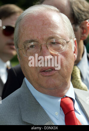 Nouveau l'Ambassadeur des Etats-Unis en Allemagne William R. Timken est sur la voie de ses racines allemandes à Tarmstedt, Allemagne, vendredi 7 juillet 2006. Son grand-père Henry a quitté le nord de l'Allemagne en 1832 à l'Amérique. Photo : Ingo Wagner Banque D'Images