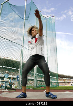 Athlète Franka Dietzsch discus allemand illustré lors de sa tentative de le lancer du disque Femmes Qualification du 19e Europan Championnats mondiaux d'athlétisme à Göteborg, en Suède, le mardi, 8 août 2006. Dietzsch déplacé jusqu'à la finale avec une tentative de plus de 65,93 mètres. Photo : Kay Nietfeld Banque D'Images