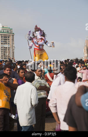 Idole de Seigneur Ganesha représentant Lord Shiva à la cérémonie d'immersion, Mumbai, Maharashtra, Inde Banque D'Images