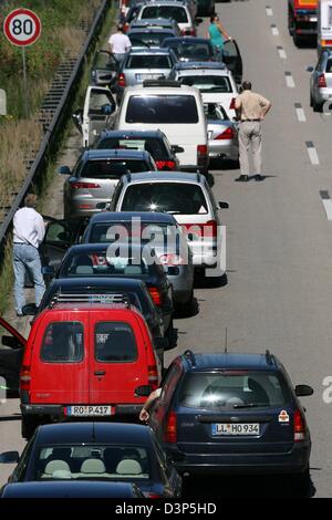 Un accident causé les dix kilomètres à l'embouteillage sur le autibahn Suerlach Salzburg-Munich A8 près de, Allemagne, 7 septembre 2006. Photo : Frank Maechler Banque D'Images