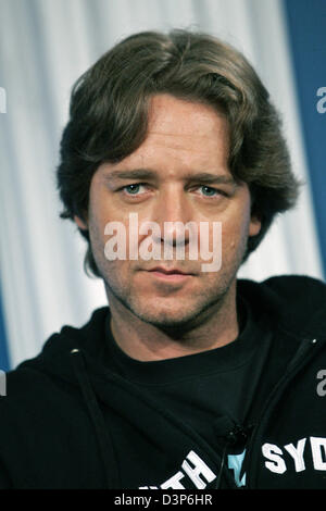 La Nouvelle-Zélande l'acteur Russell Crowe participe à une conférence de presse pour son nouveau film "une bonne année", tenue à l'hôtel Sutton Place, lors de la 31e Festival International du Film de Toronto à Toronto, Canada, samedi, 9 septembre 2006. Photo : Hubert Boesl Banque D'Images