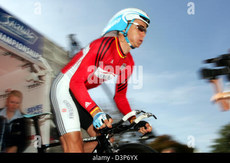 Champion cycliste allemand Sebastian Lang de Erfurt photographiés en action pendant la course contre la montre élite hommes des Championnats du Monde Route UCI à Salzbourg, Autriche, le jeudi 21 septembre 2006. Photo : Gero Breloer Banque D'Images