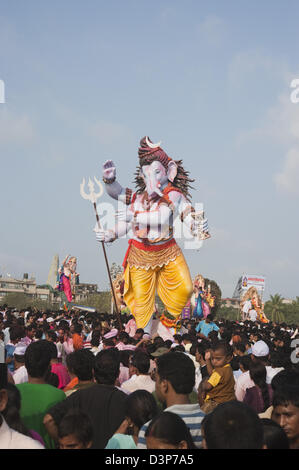 Idole de Seigneur Ganesha représentant Lord Shiva à la cérémonie d'immersion, Mumbai, Maharashtra, Inde Banque D'Images