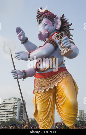 Idole de Seigneur Ganesha représentant Lord Shiva à la cérémonie d'immersion, Mumbai, Maharashtra, Inde Banque D'Images