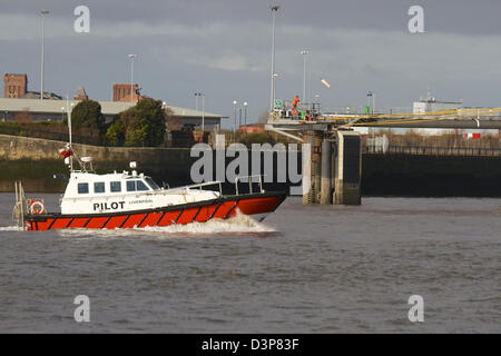 SKUA midriver pilote de Liverpool. Merseyside, England, UK. Février 2013 Banque D'Images