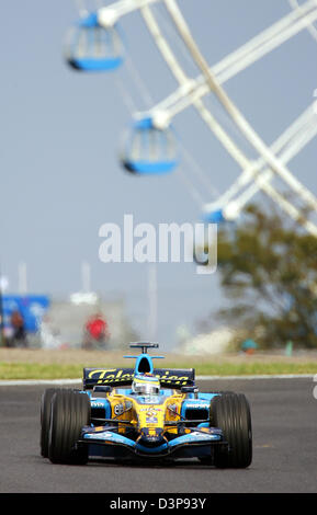 L'Italien Giancarlo Fisichella pilote de Formule 1 de Renault F1 steers sa voiture à travers une courbe au cours de la deuxième session d'essais au Grand Prix du Japon au Suzuka International Racing course à Suzuka, Japon, vendredi, 06 octobre 2006. 2006 Le Grand Prix du Japon de Formule 1 aura lieu ici le dimanche, 08 octobre. Photo : Gero Breloer Banque D'Images