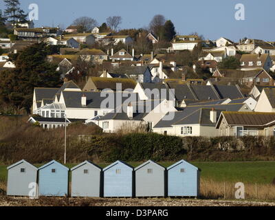 Cabines de plage sur la plage de Charmouth Banque D'Images