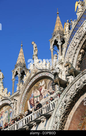 L'architecture byzantine de la basilique San Marco, La Cathédrale de Saint Marc, à la place Saint-Marc (Piazza), à Venise, Italie Banque D'Images