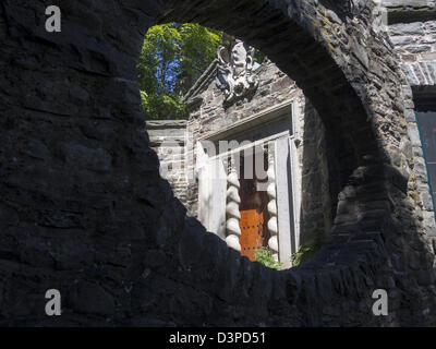 L'hameçon fort d'entrée. L'entrée de la boîte d'appâts, une petite dépendance sur le terrain de Grey Towers, comme vu par un ovale Banque D'Images