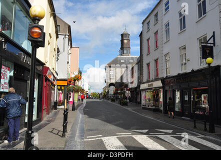 KILKENNY IRLANDE UNE étonnamment désert LA GRANDE RUE AVEC LE THOLSEL (Mairie) Banque D'Images