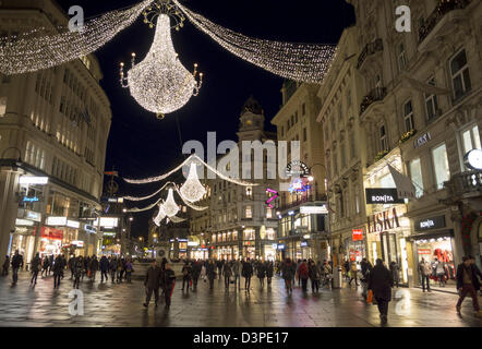 Der Graben illuminé pour l'Avent. Lustres de Noël décorer cette célèbre rue commerçante de Vienne. Banque D'Images