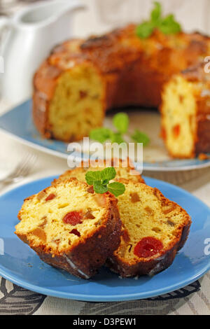 La couronne aux fruits confits. Recette disponible. Banque D'Images