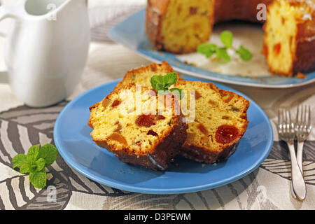 La couronne aux fruits confits. Recette disponible. Banque D'Images