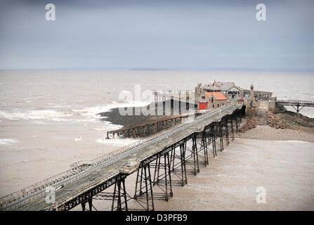 Birnbeck Island avec son embarcadère à l'abandon et de sauvetage de la RNLI encore utilisé à Weston-super-Mare, Somerset UK Banque D'Images