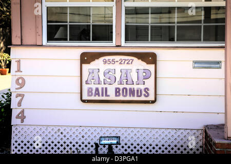 Les obligations de mise en liberté sous caution ASAP signe extérieur d'un bureau dans le quartier d'Art de Sarasota en Floride Banque D'Images