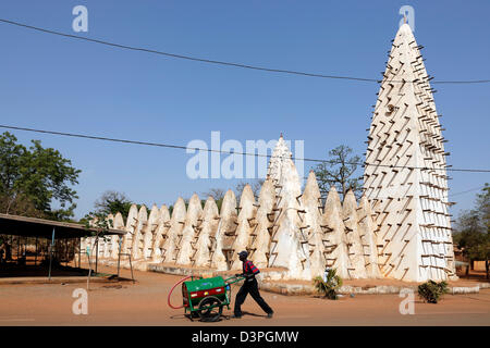 Grande mosquée de style du Sahel, l'architecture de boue, Bobo Dioulasso, Burkina Faso Banque D'Images
