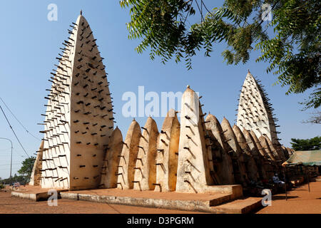 Grande mosquée de style du Sahel, l'architecture de boue, Bobo Dioulasso, Burkina Faso Banque D'Images