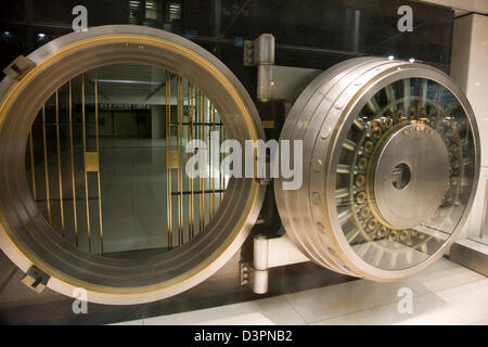 Grande banque vault safe dans une vitrine sur la 5ème 5ème Avenue à New York Banque D'Images