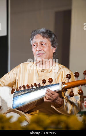 Maestro Sarod Ustad Amjad Ali Khan dans un concert Banque D'Images