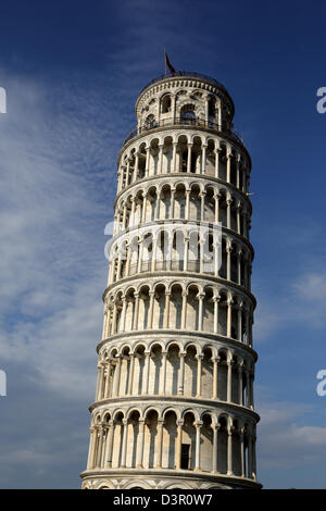 La Tour Penchée de Pise est l'une des attractions les plus emblématiques en Italie Banque D'Images