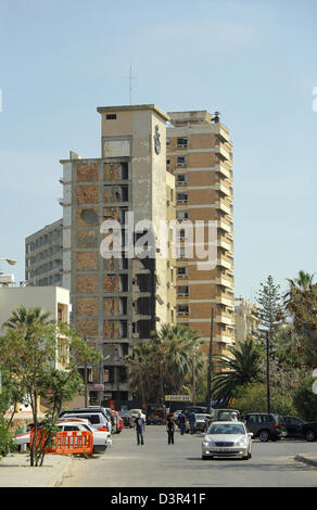 Famagusta, République turque de Chypre du Nord, un ancien hôtel de grande hauteur Banque D'Images