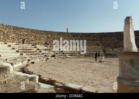 Famagusta, République turque de Chypre du Nord, les touristes dans l'Amphithéâtre Banque D'Images