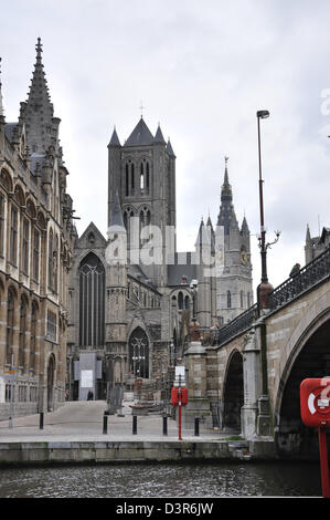 Vue sur la cathédrale Saint-Bavon du beffroi de Gand, Belgique Banque D'Images