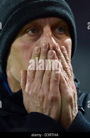 Freiburg, Allemagne. 22 février 2013. L'entraîneur-chef de Fribourg Christian Streich réagit à une notation objectif manqué occasion pendant le match de football de la Bundesliga entre Fribourg et de l'Eintracht Francfort à Mage Stade solaire à Freiburg, Allemagne, 22 février 2013. Photo : Patrick Seeger/dpa/Alamy Live News Banque D'Images