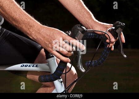 Course cycliste à Richmond Park, Londres, Close up du guidon et freins Banque D'Images