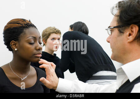 Berlin, Allemagne, make-up artist Marco Mannozzi Modèles pour le défilé de mode de Berlin le Couturewerkstatt UP ART Design de masse Banque D'Images