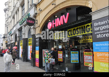 Piccadilly Circus, Londres, Royaume-Uni. 23 février 2013. HMV store dans le Trocadéro a 'store' les panneaux de clôture avec de nombreuses réductions. Le HMV store dans le Trocadéro dans le centre de Londres est à l'arrêt avec le groupe est dans l'administration. Crédit : Matthieu Chattle / Alamy Live News Banque D'Images