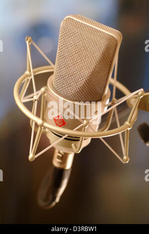 Berlin, Allemagne, un microphone Neumann dans un studio d'enregistrement Banque D'Images