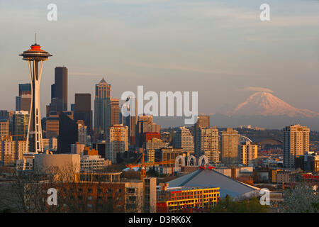Le Seattle skyline at sunset. Seattle, Washington. USA Banque D'Images