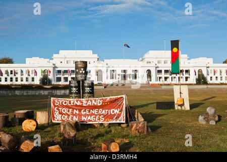 Tente autochtones Ambassade devant l'ancien Parlement. Canberra, Territoire de la capitale australienne (ACT), l'Australie Banque D'Images