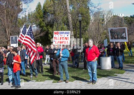 Sacramento, CA, USA. Feb 23, 2013. Droit canon Pro manifestation à Sacramento, CA, USA. Les manifestants se battent pour limiter la réglementation gouvernementale sur les armes à feu. Crédit : Chris Aschenbrener/Alamy Live News Banque D'Images