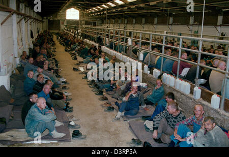 Prisonniers dans le camp de détention, Manjaca, Banja Luka, Bosnie et Herzégovine Banque D'Images