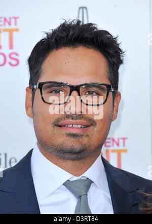 Santa Monica, Californie, USA 23 fév, 2013. Michael Pena aux arrivées pour 2013 Film Independent Spirit Awards - Partie 2, sur la plage, Santa Monica, CA, le 23 février 2013. Photo par : Elizabeth Goodenough/Everett Collection/Alamy Live News Banque D'Images