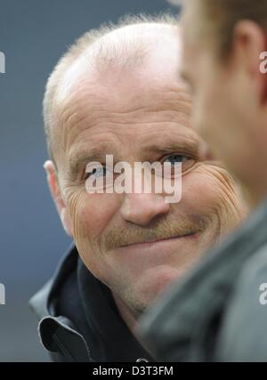 Munich, Allemagne. Feb 23, 2013. L'entraîneur-chef de Brême Thomas Schaaf vu avant le match de football de la Bundesliga entre FC Bayern Munich et SV Werder de Brême à l'Allianz Arena de Munich, Allemagne, 23 février 2013. Photo : Andreas GEBERT/dpa/Alamy Live News Banque D'Images