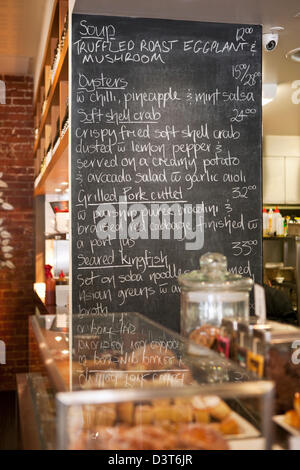 Au menu tableau noir Urban Pantry Cafe & Restaurant. Manuka, Canberra, Territoire de la capitale australienne (ACT), l'Australie Banque D'Images