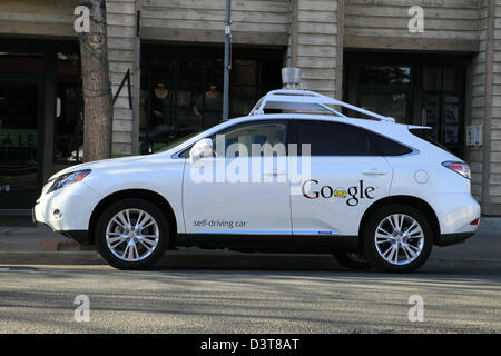 Google Self-Driverless car, Lexus RX450h dans les rues de Benicia, Californie Banque D'Images