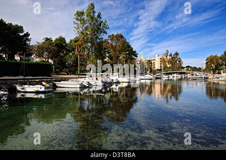 Petit port à Santa Eulalia del Río. Ibiza, Baléares, Espagne Banque D'Images